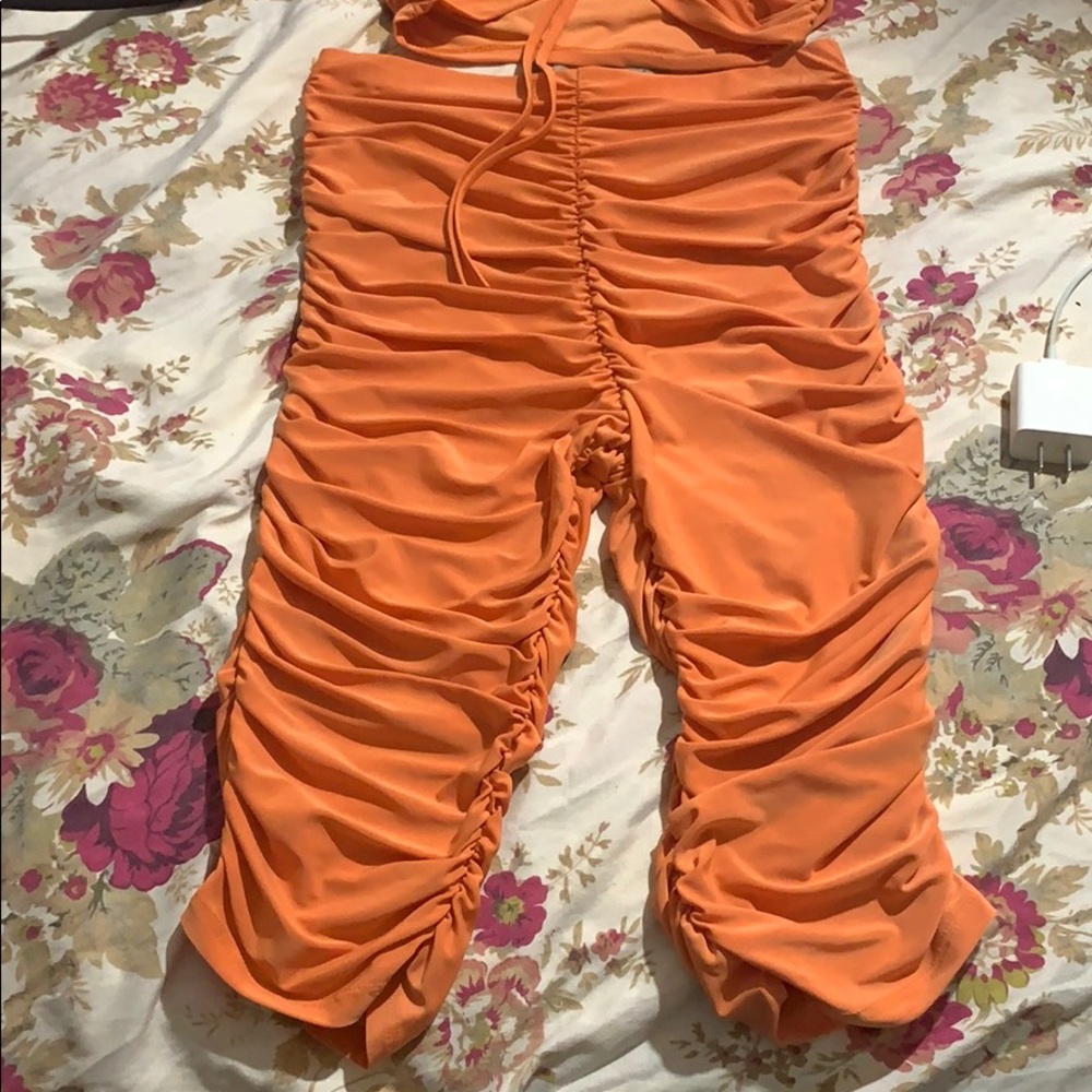 Short Set - Picture 2 of 8